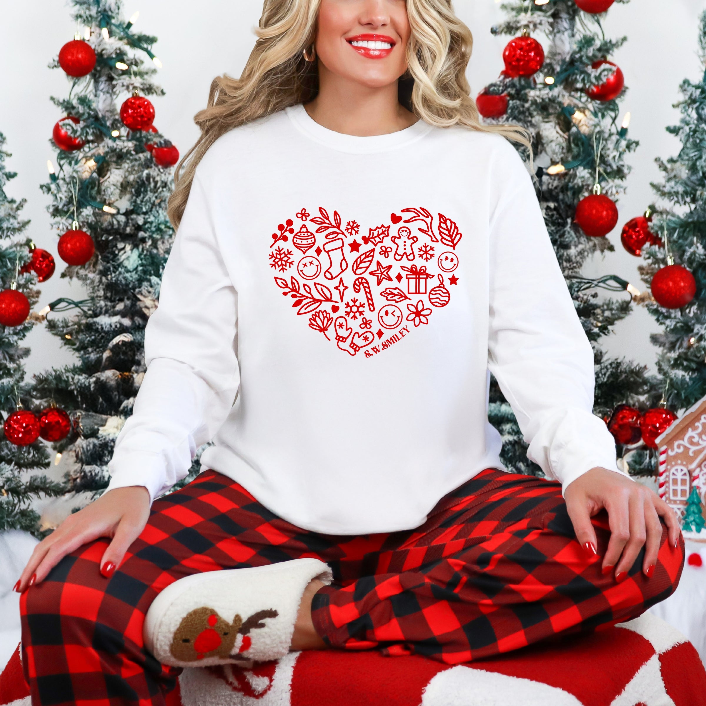 S.W.Smiley Christmas Outline Heart - Women's Garment Dyed Long Sleeve Graphic T-Shirt