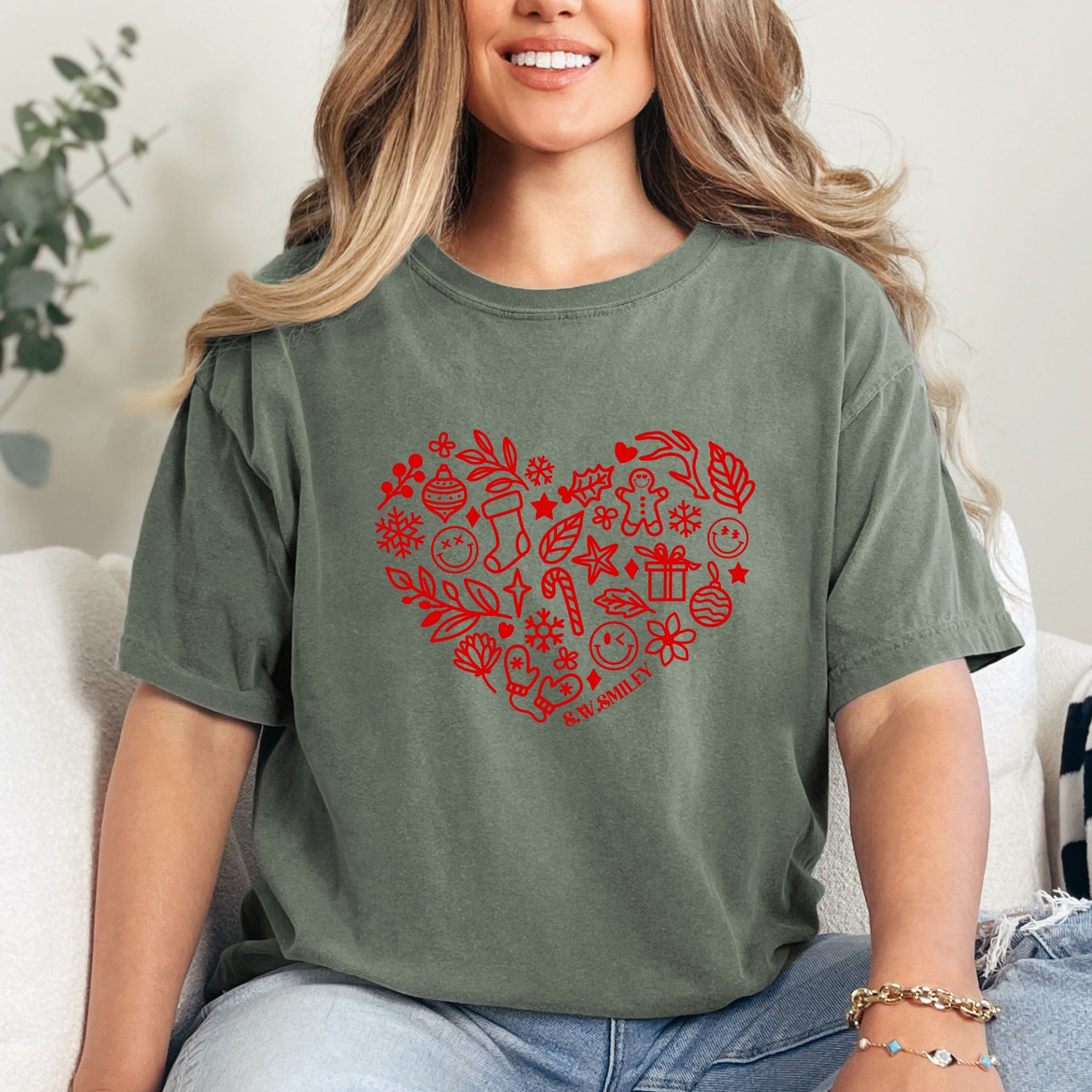S.W.Smiley Christmas Outline Heart - Women's Garment Dyed Graphic T-Shirt
