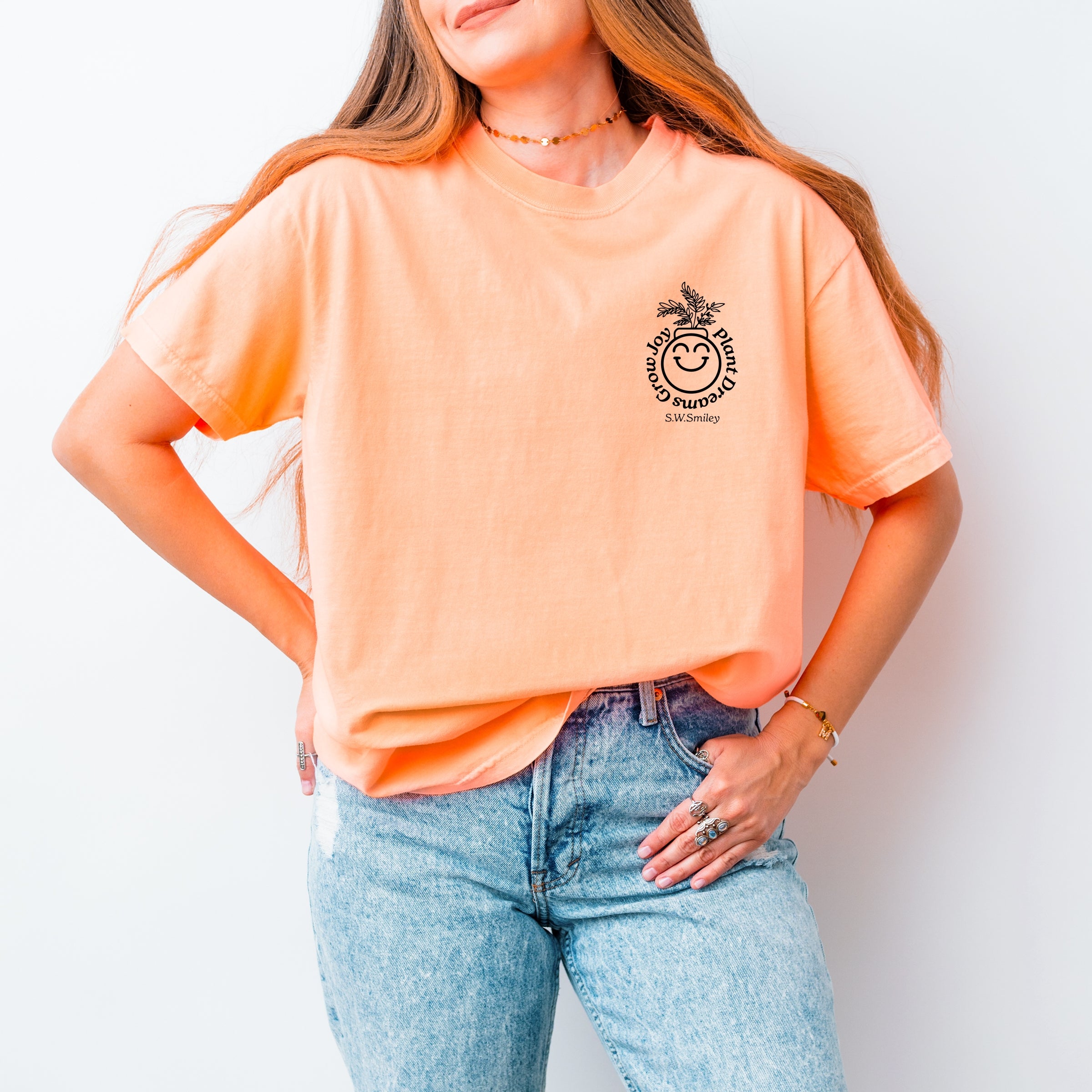 S.W.Smiley Plant Dreams Grow Joy Outline - Women's Garment Dyed Graphic T-Shirt