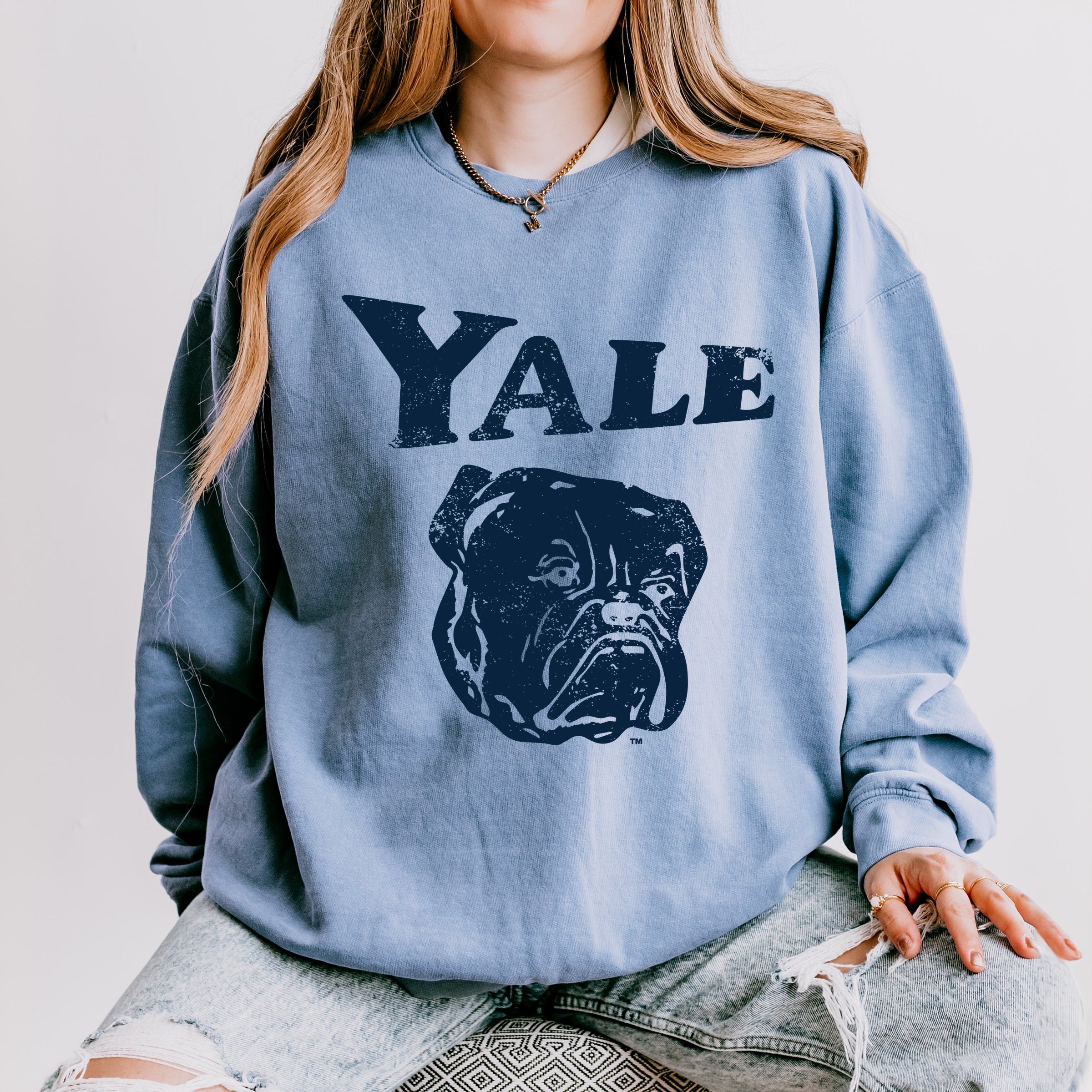 Yale Bulldog Distressed - Women's Lightweight Garment Dyed Sweatshirt