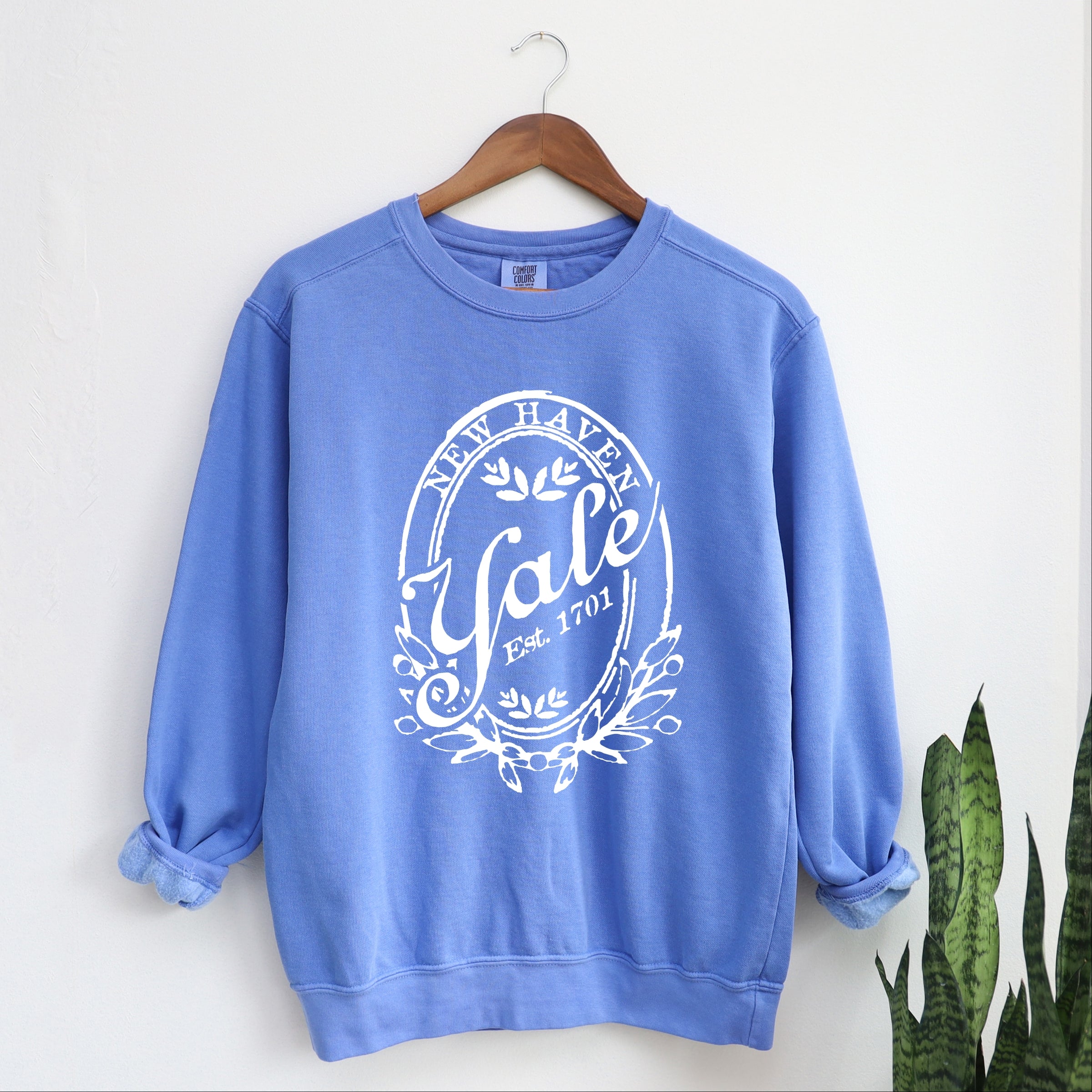 Yale New Haven Oval - Women's Garment Dyed Graphic Sweatshirt