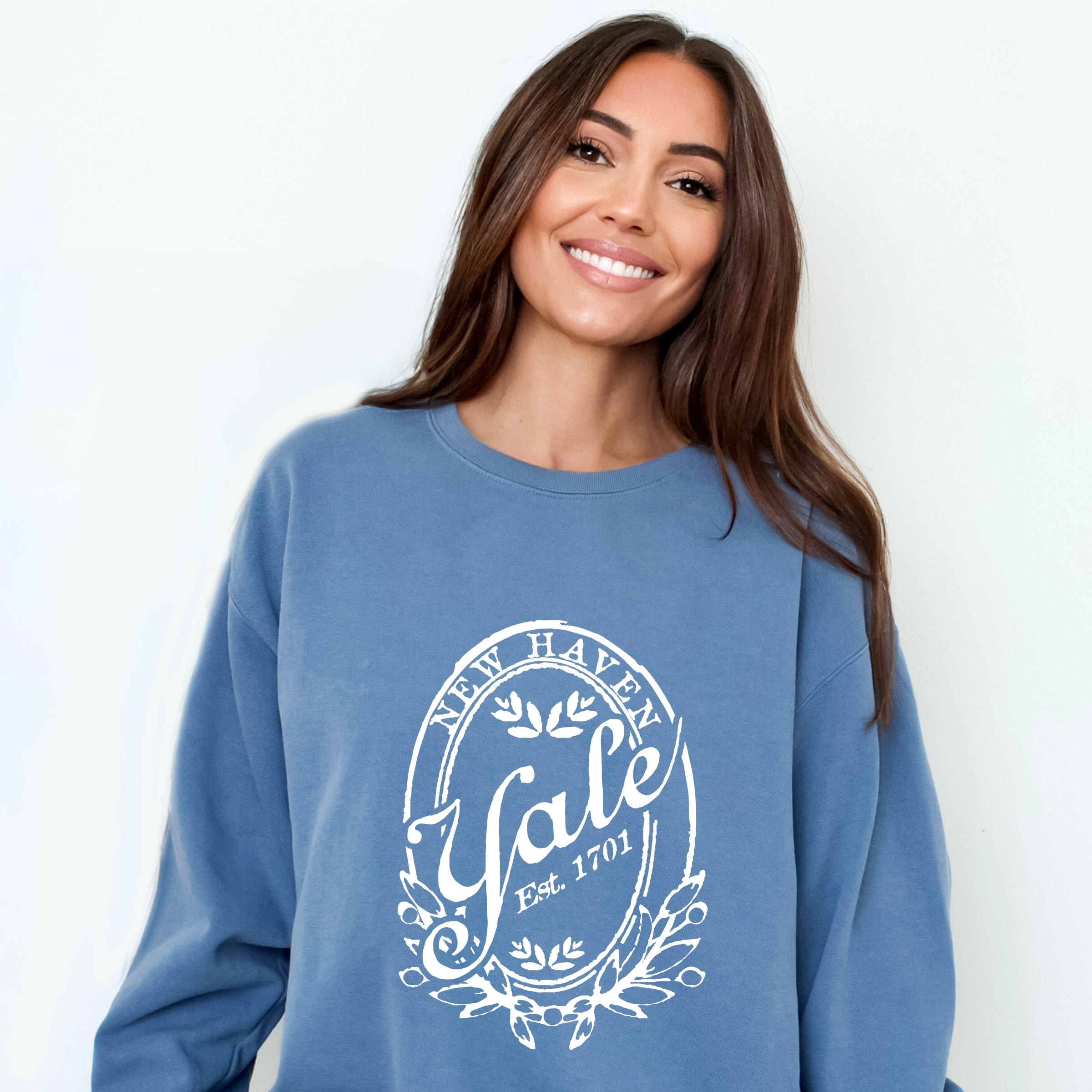 Yale New Haven Oval - Women's Garment Dyed Graphic Sweatshirt
