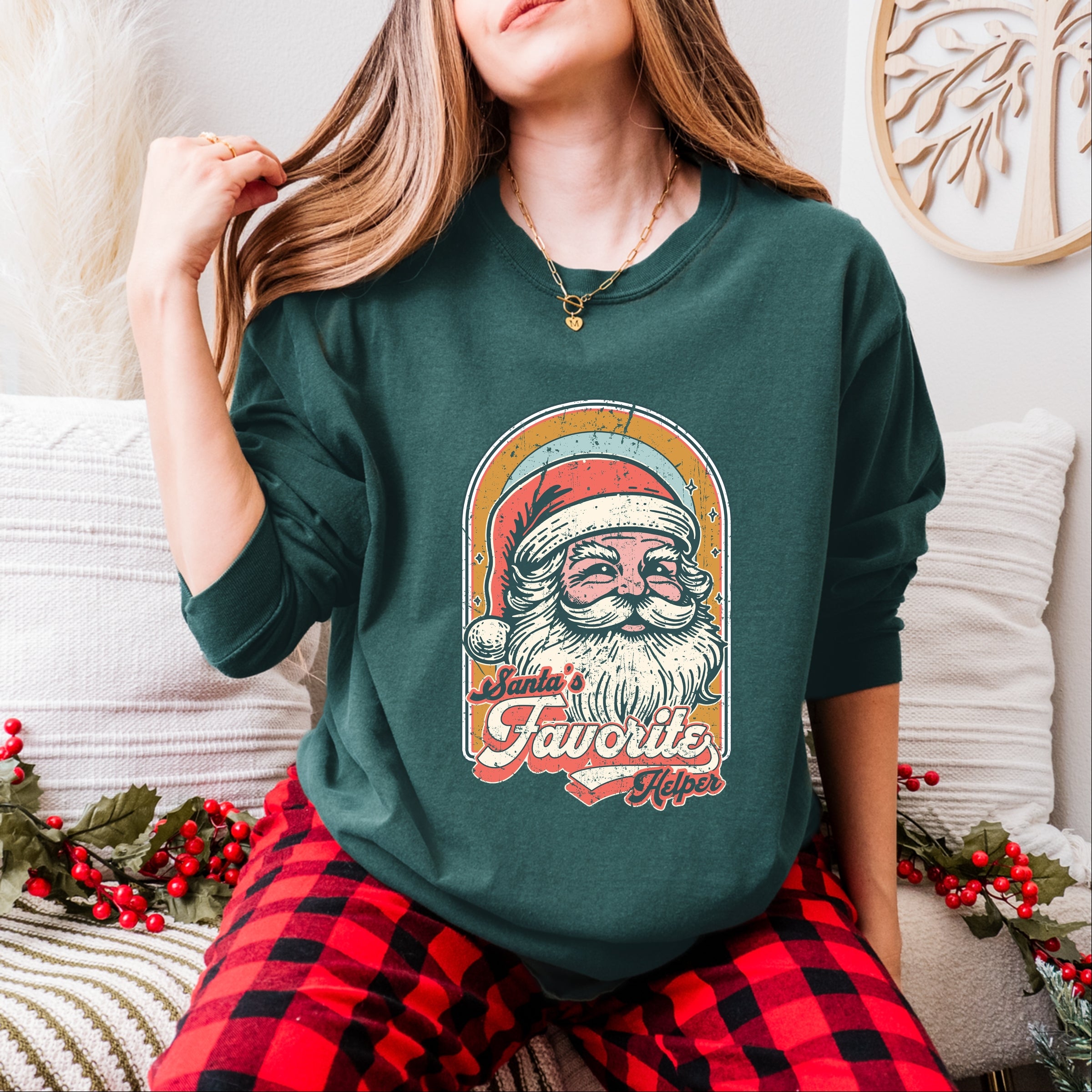 Santa's Favorite Helper Retro - Women's Garment Dyed Long Sleeve Graphic T-Shirt