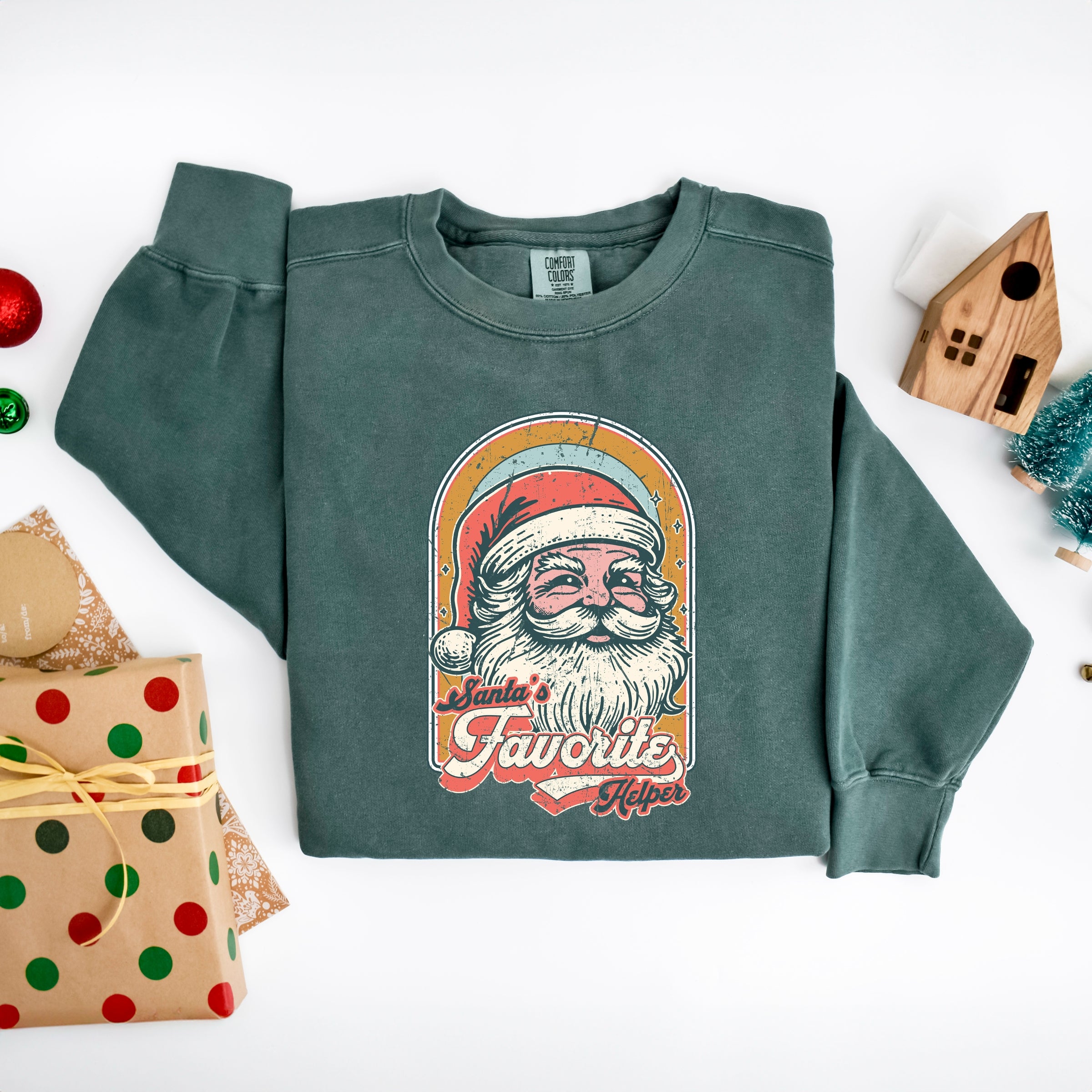 Santa's Favorite Helper Retro - Women's Garment Dyed Graphic Sweatshirt