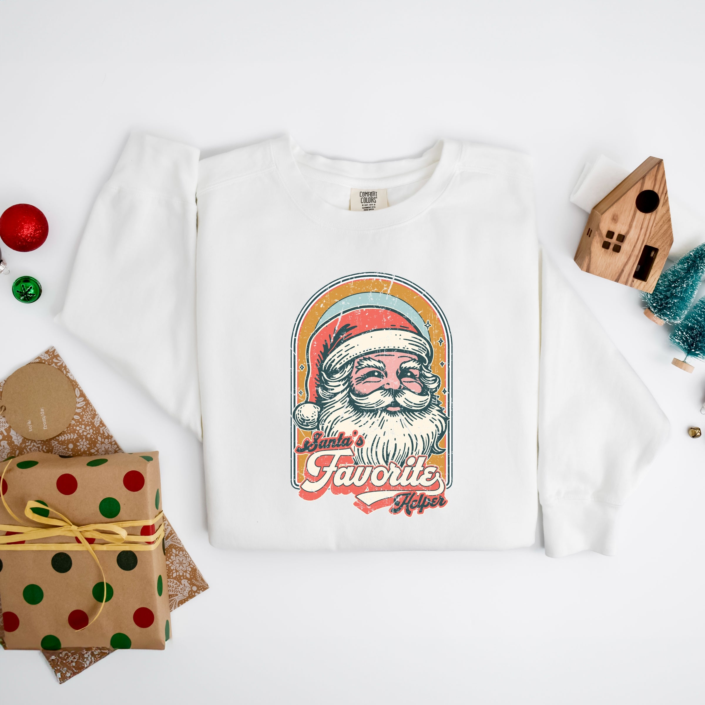 Santa's Favorite Helper Retro - Women's Garment Dyed Graphic Sweatshirt