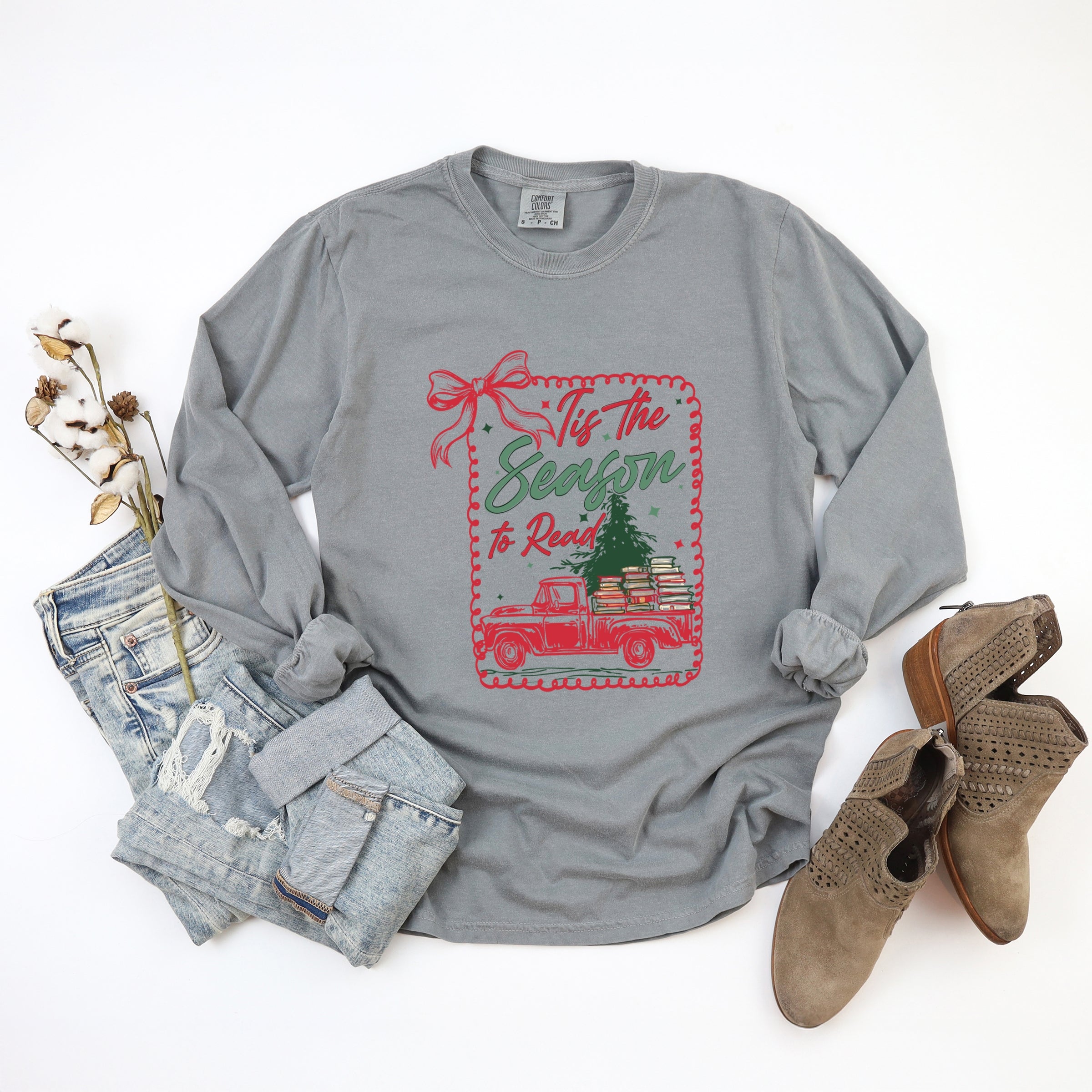 Tis The Season To Read Red Truck - Women's Garment Dyed Long Sleeve Graphic T-Shirt