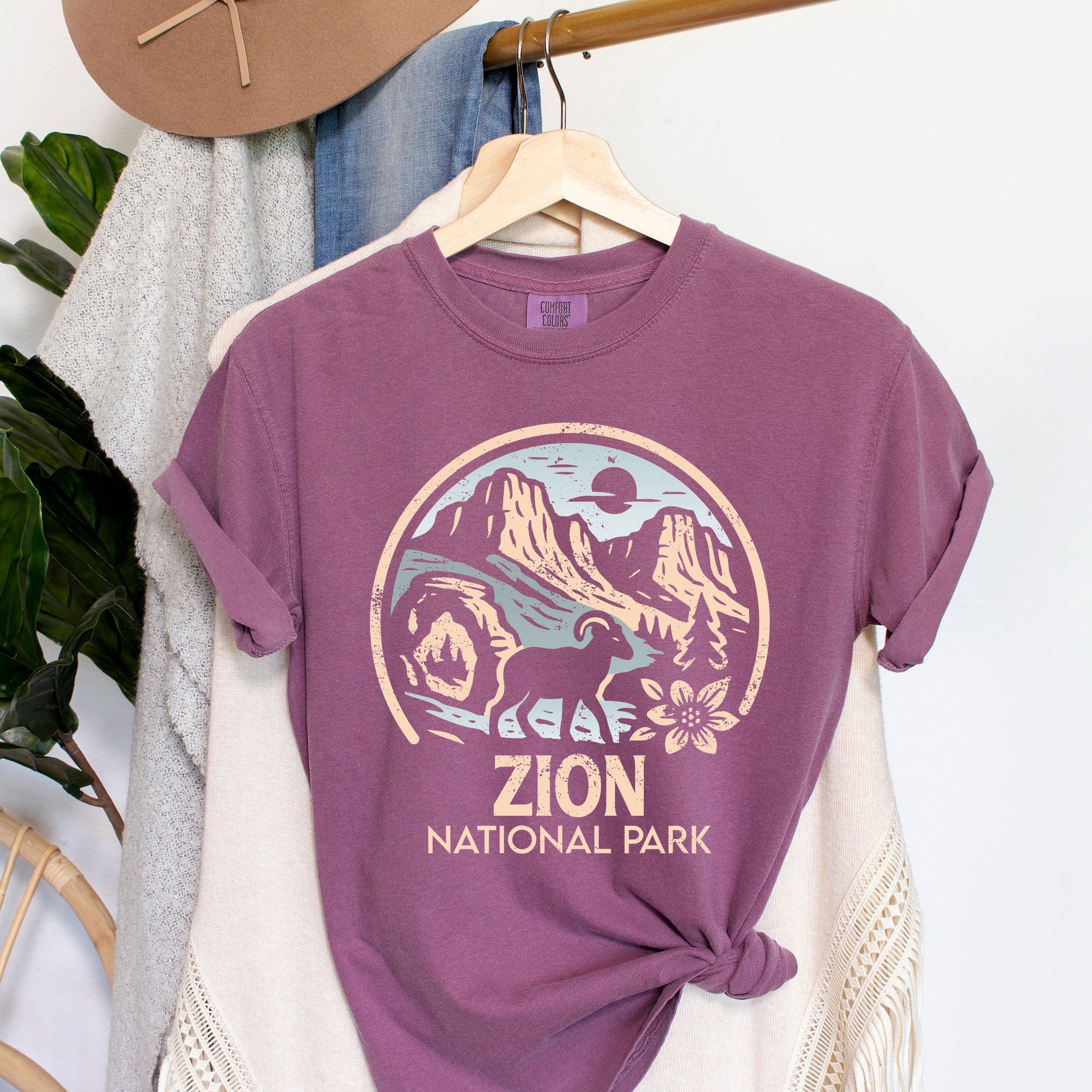 Zion National Park Two-Toned Circle - Women's Garment Dyed Graphic T-Shirt
