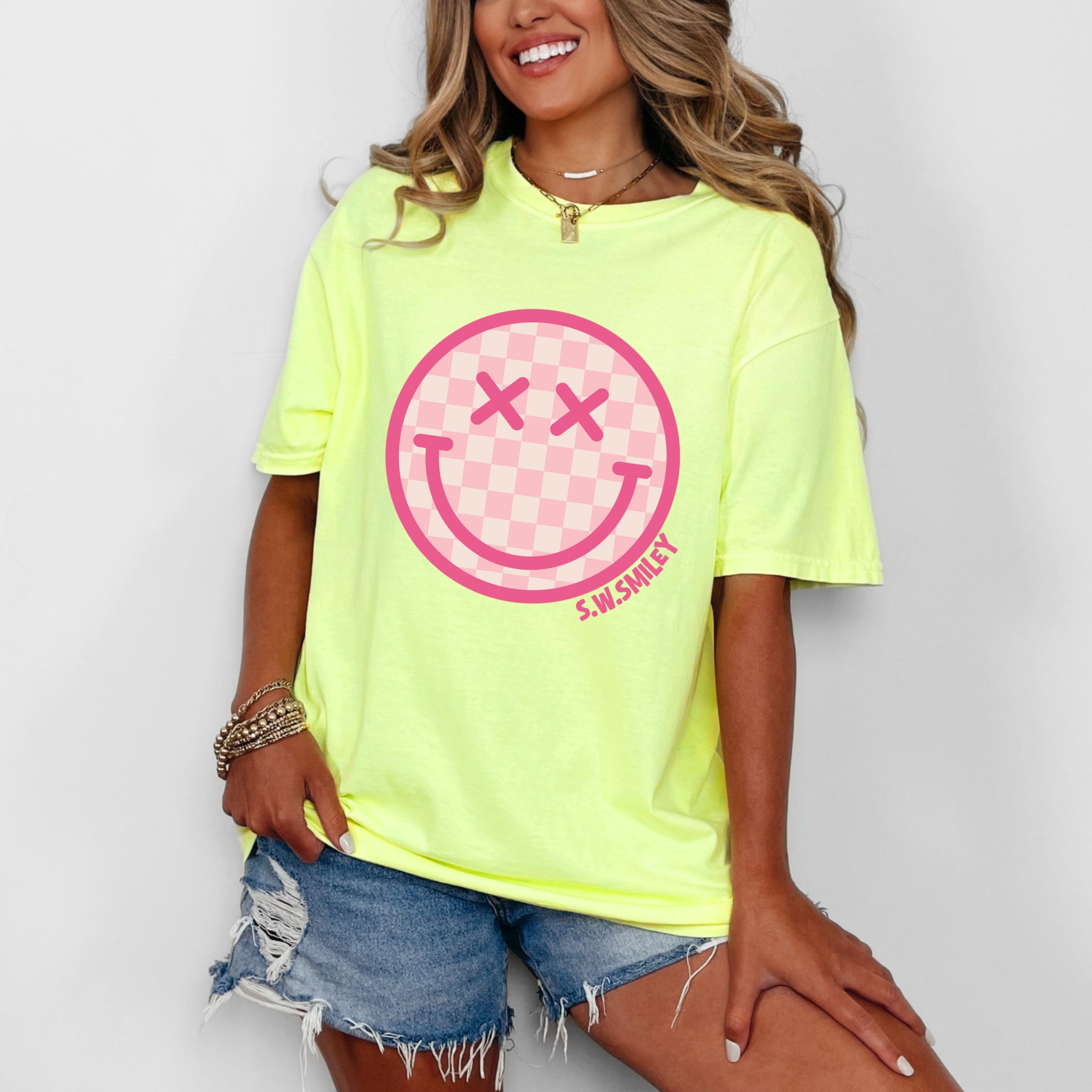 S.W.Smiley Pink Checker Smiley Face - Women's Garment Dyed Graphic T-Shirt