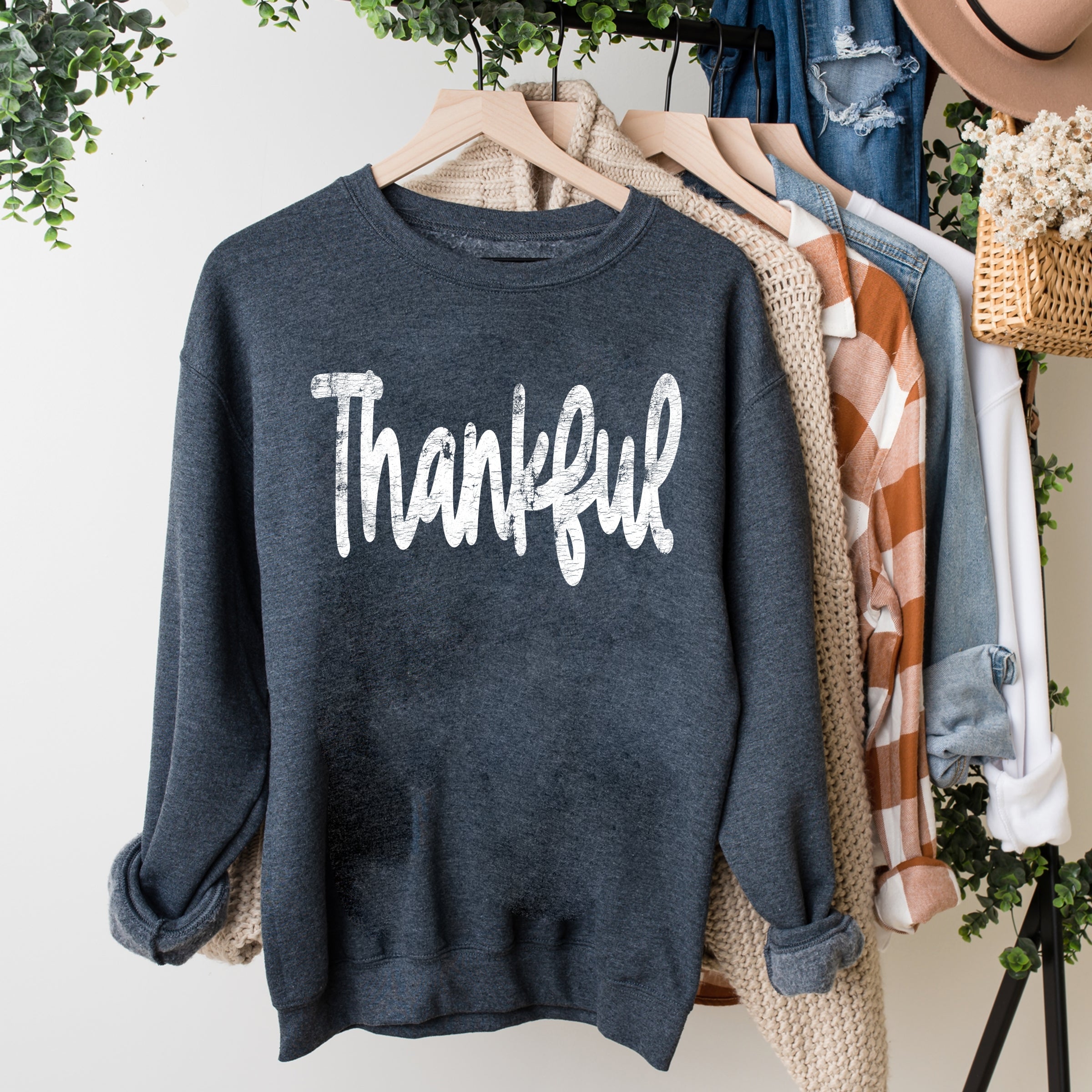 Thankful Cursive Distressed - Women's Graphic Sweatshirt