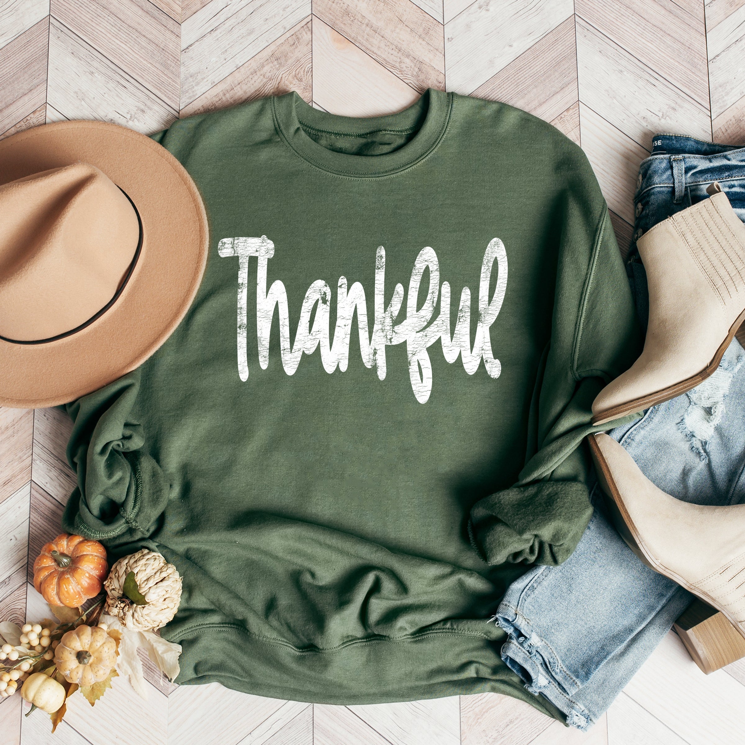 Thankful Cursive Distressed - Women's Graphic Sweatshirt