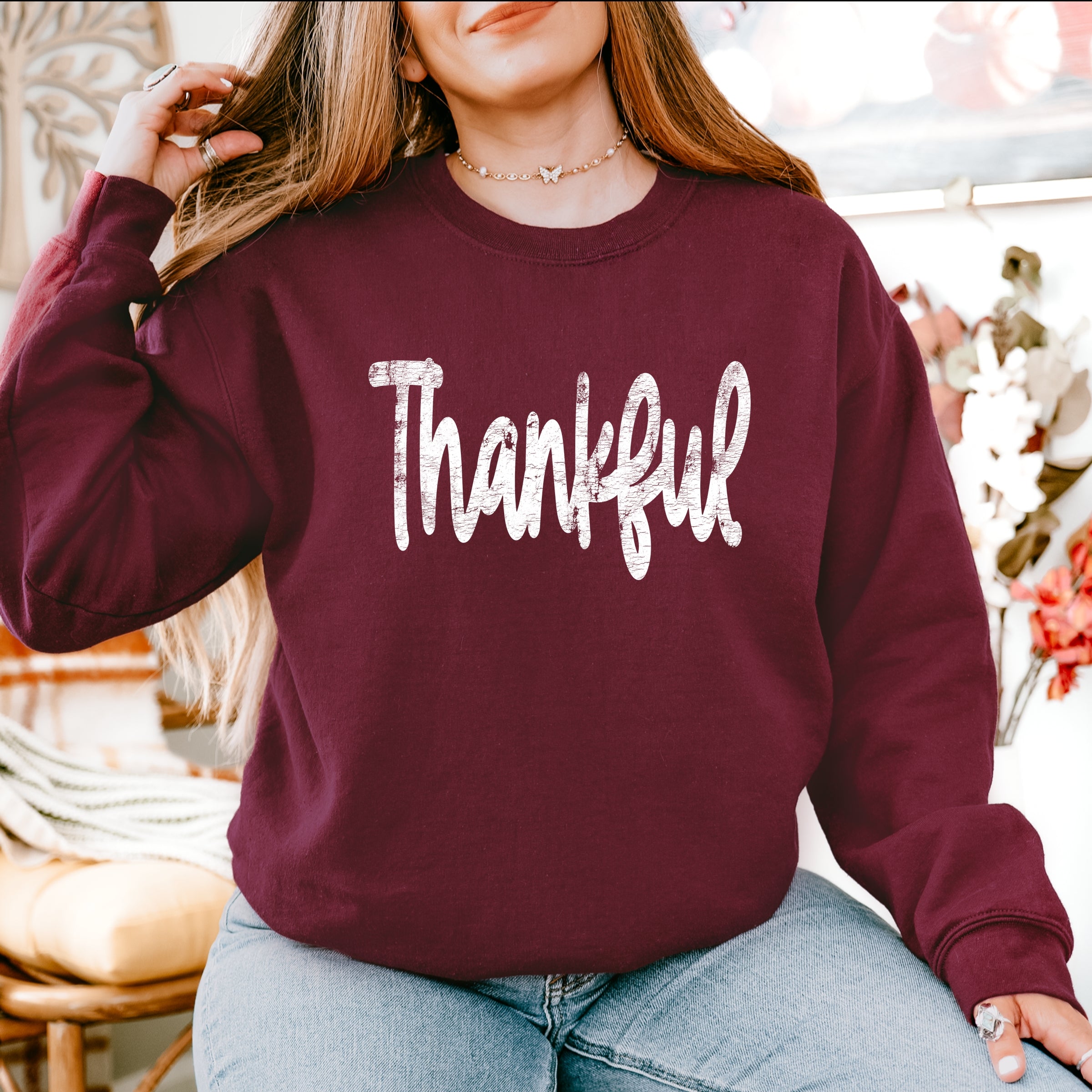 Thankful Cursive Distressed - Women's Graphic Sweatshirt