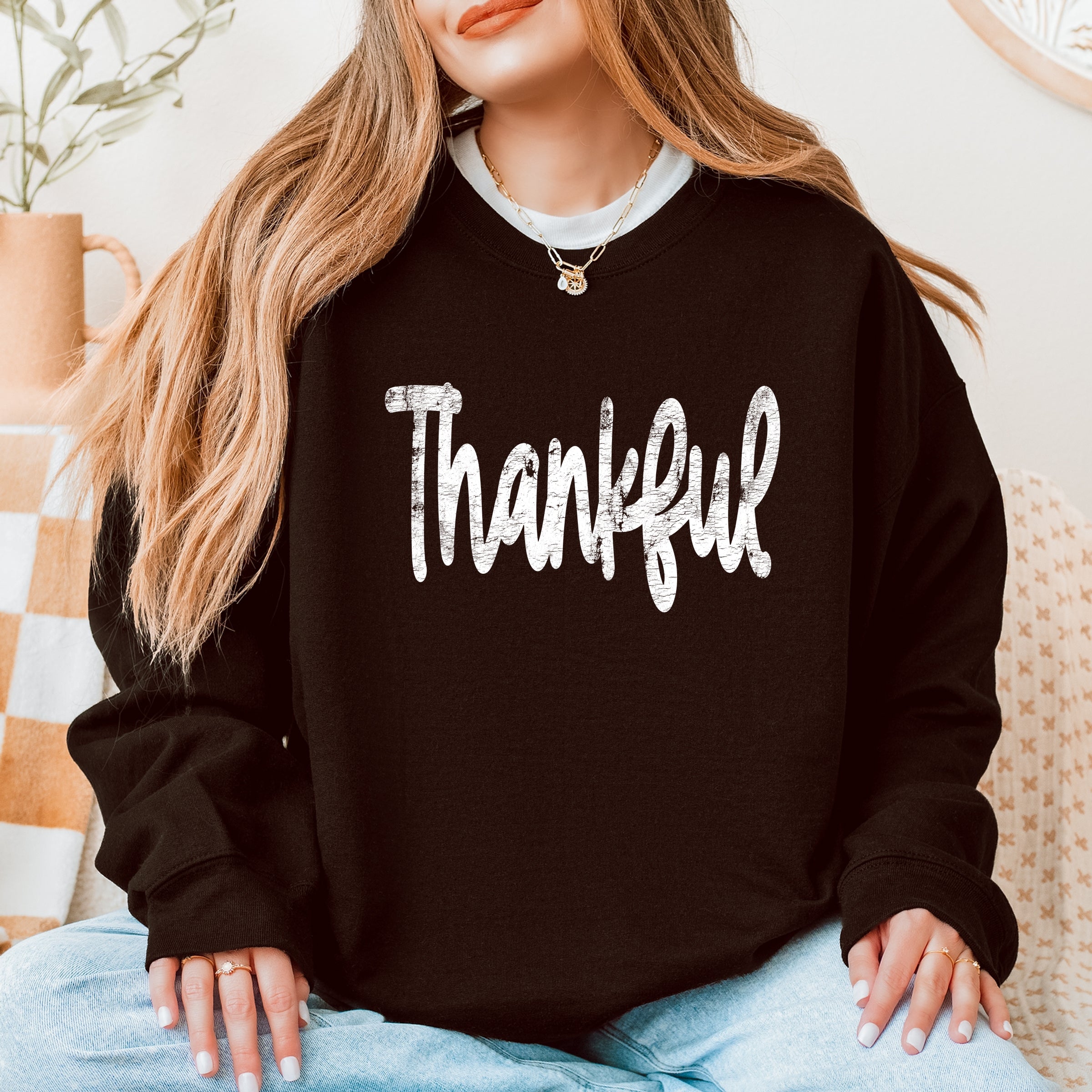 Thankful Cursive Distressed - Women's Graphic Sweatshirt