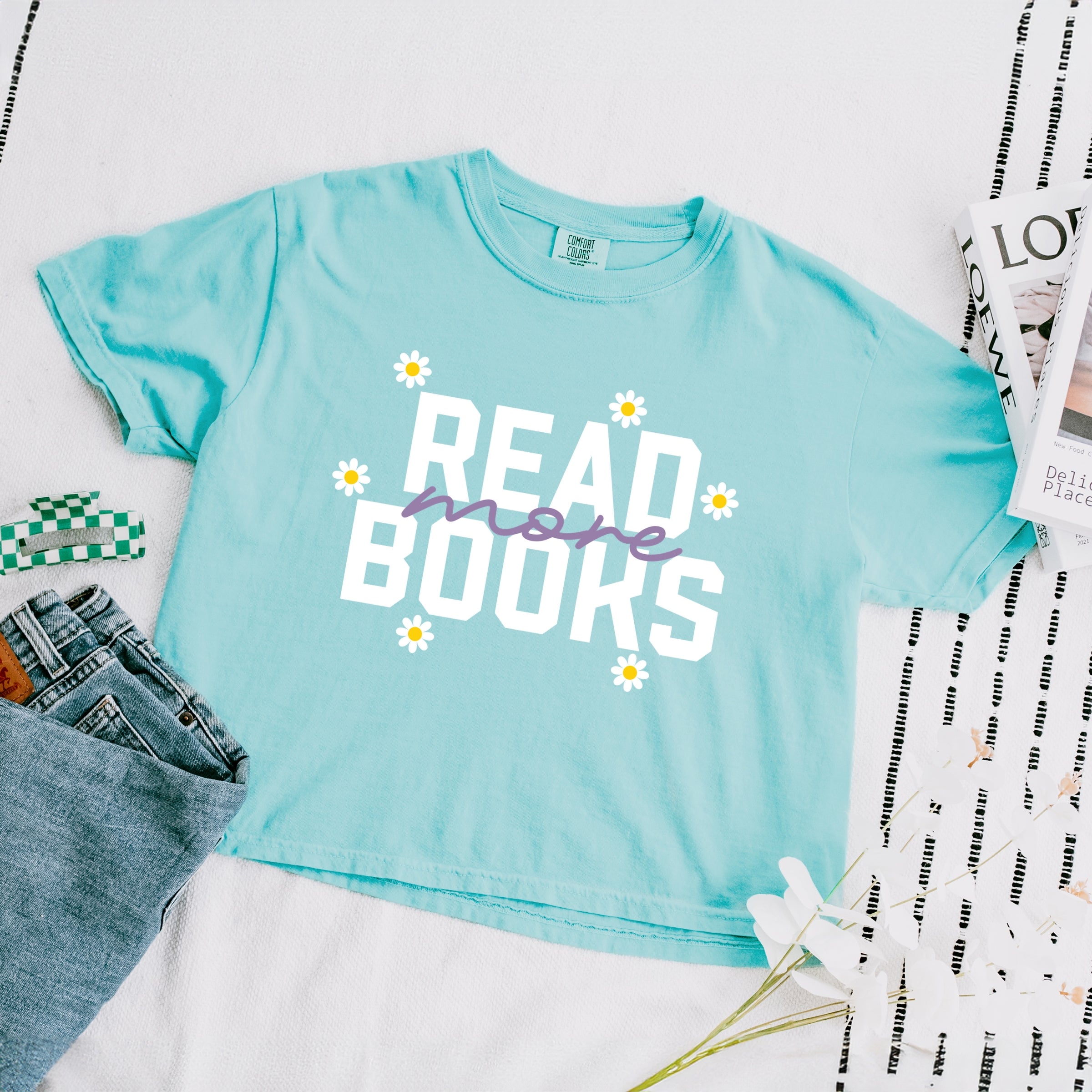 Read More Books Daisies - Women's Boxy Crop Top Graphic T-Shirt