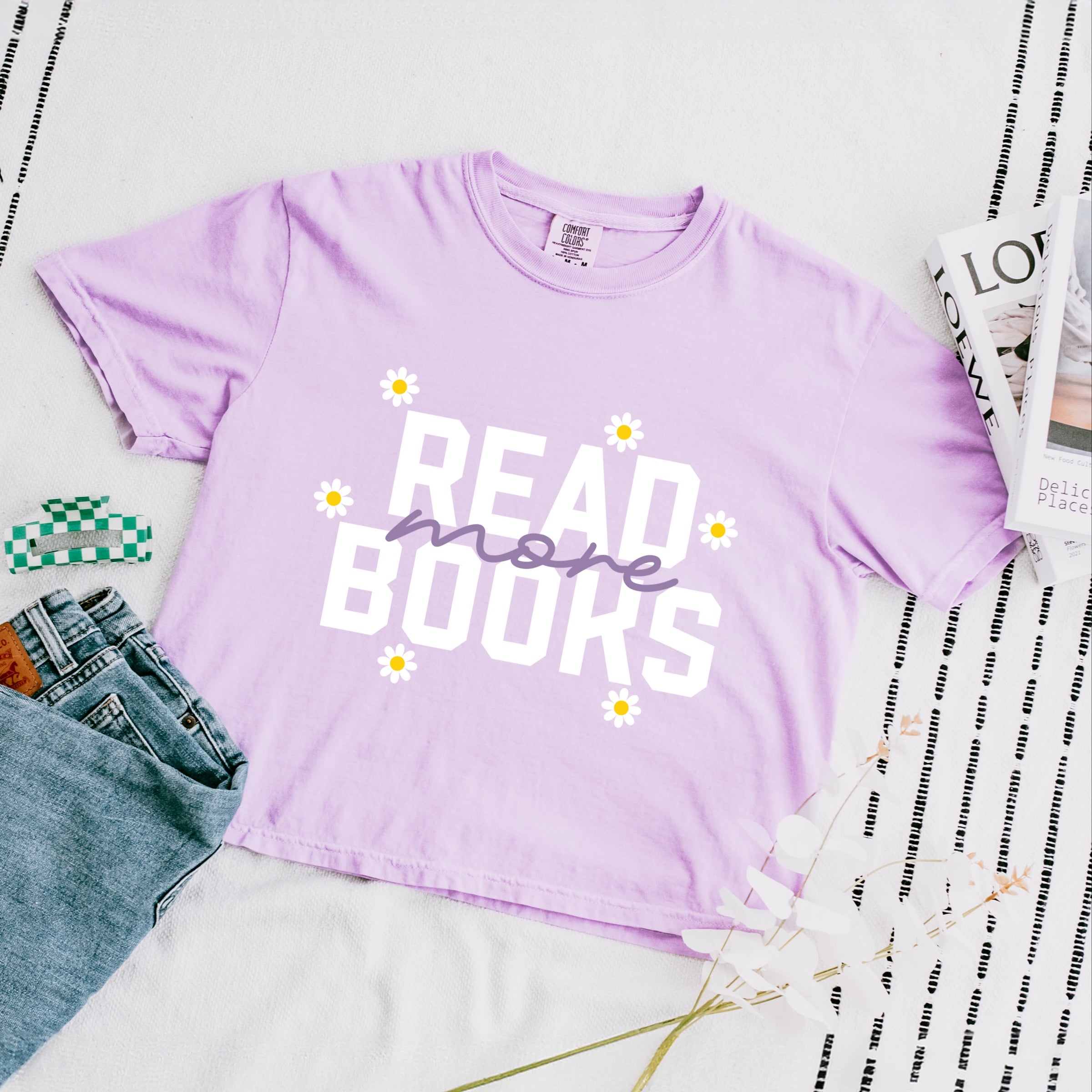 Read More Books Daisies - Women's Boxy Crop Top Graphic T-Shirt