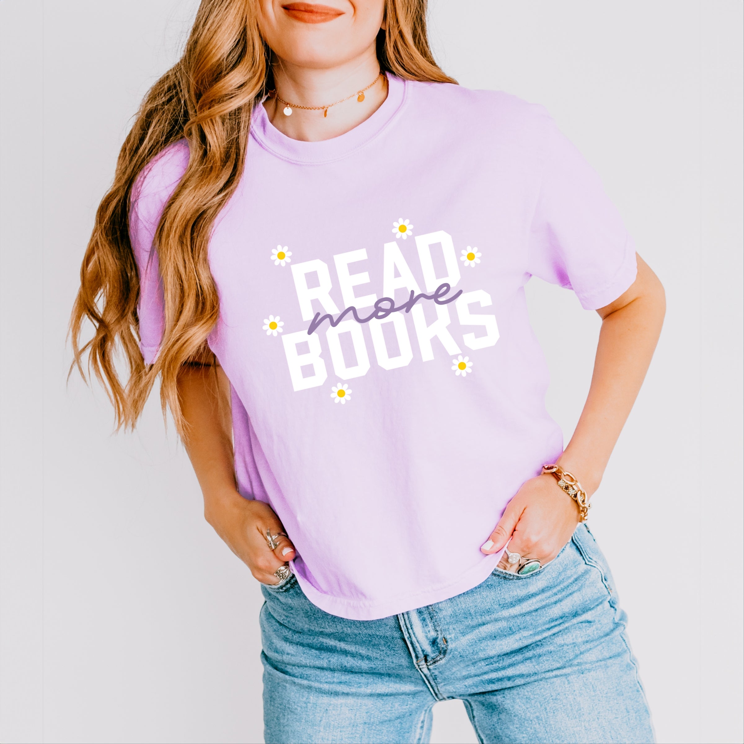 Read More Books Daisies - Women's Boxy Crop Top Graphic T-Shirt