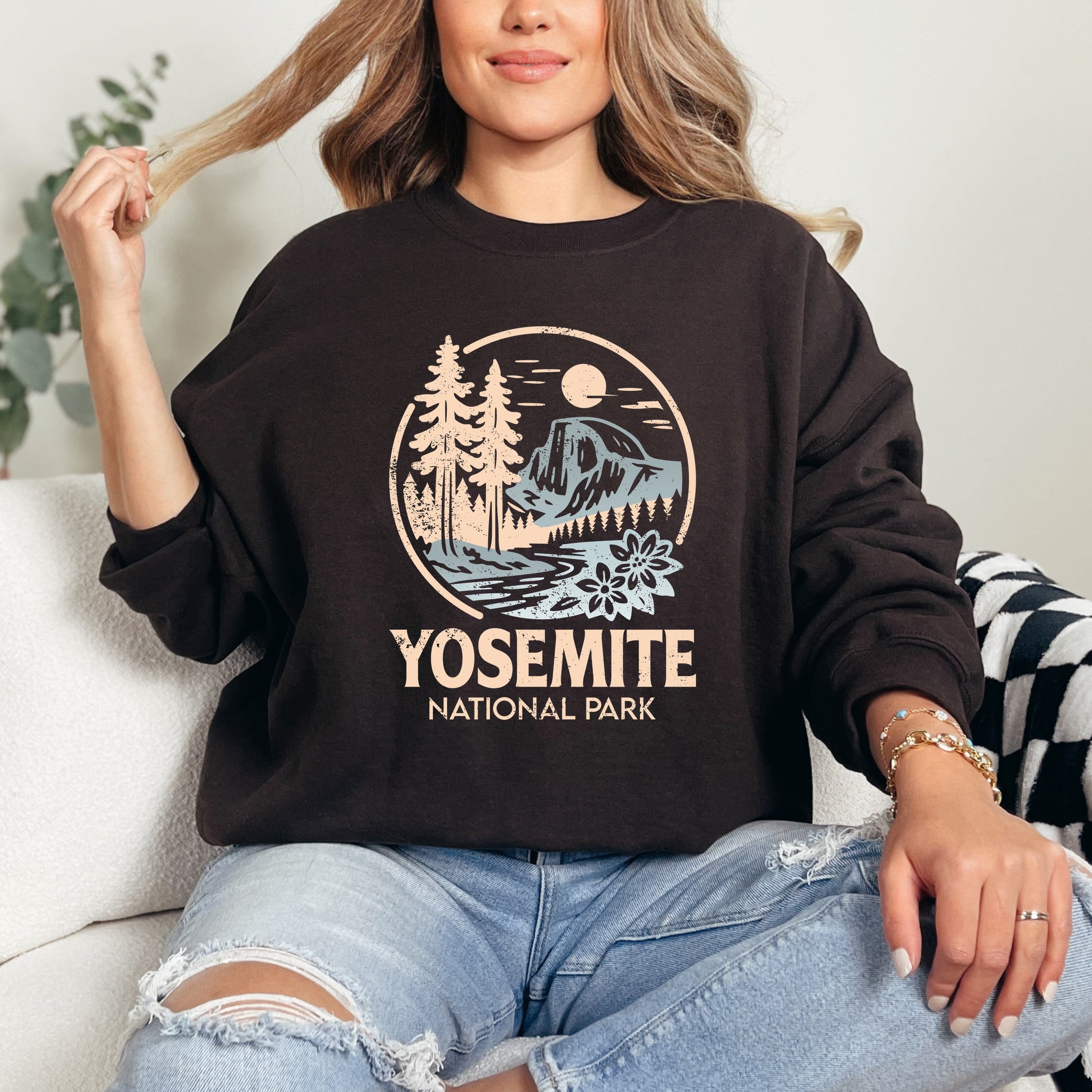 Yosemite National Park Two-Toned Circle - Women's Graphic Sweatshirt