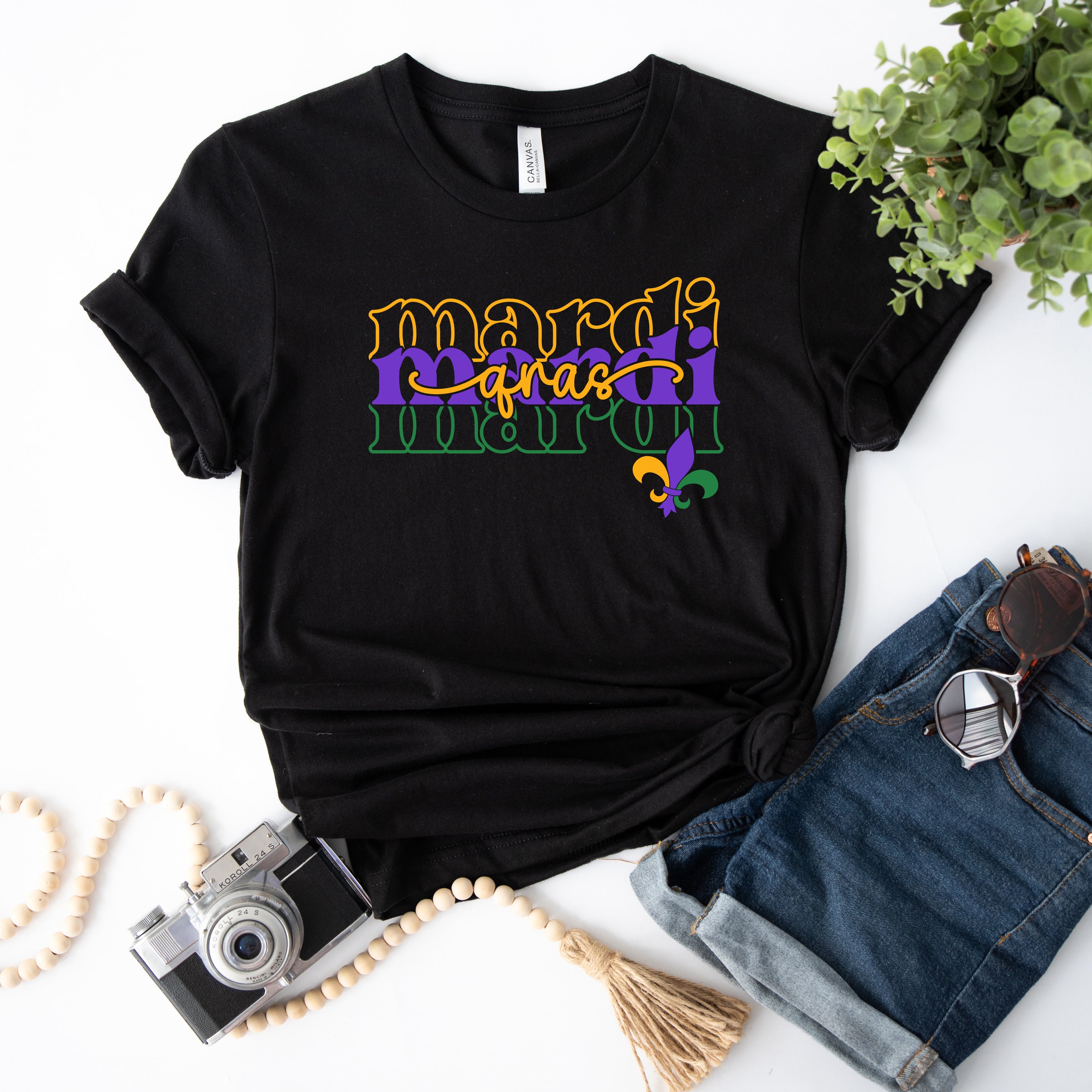 Mardi Stacked Cursive | Short Sleeve Crew Neck