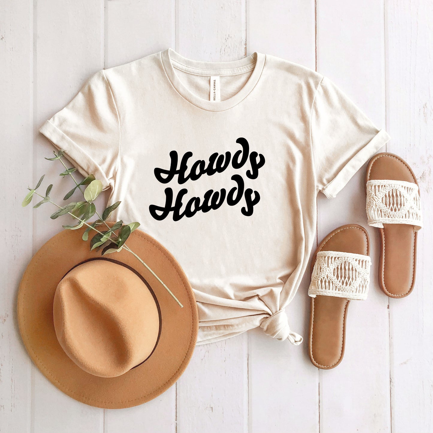 Howdy Howdy Cursive | Short Sleeve Graphic Tee