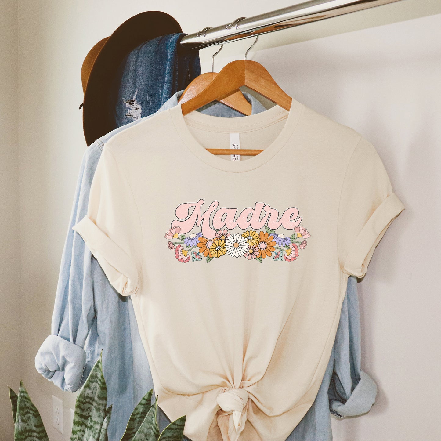 Madre Flowers Grunge | Short Sleeve Graphic Tee