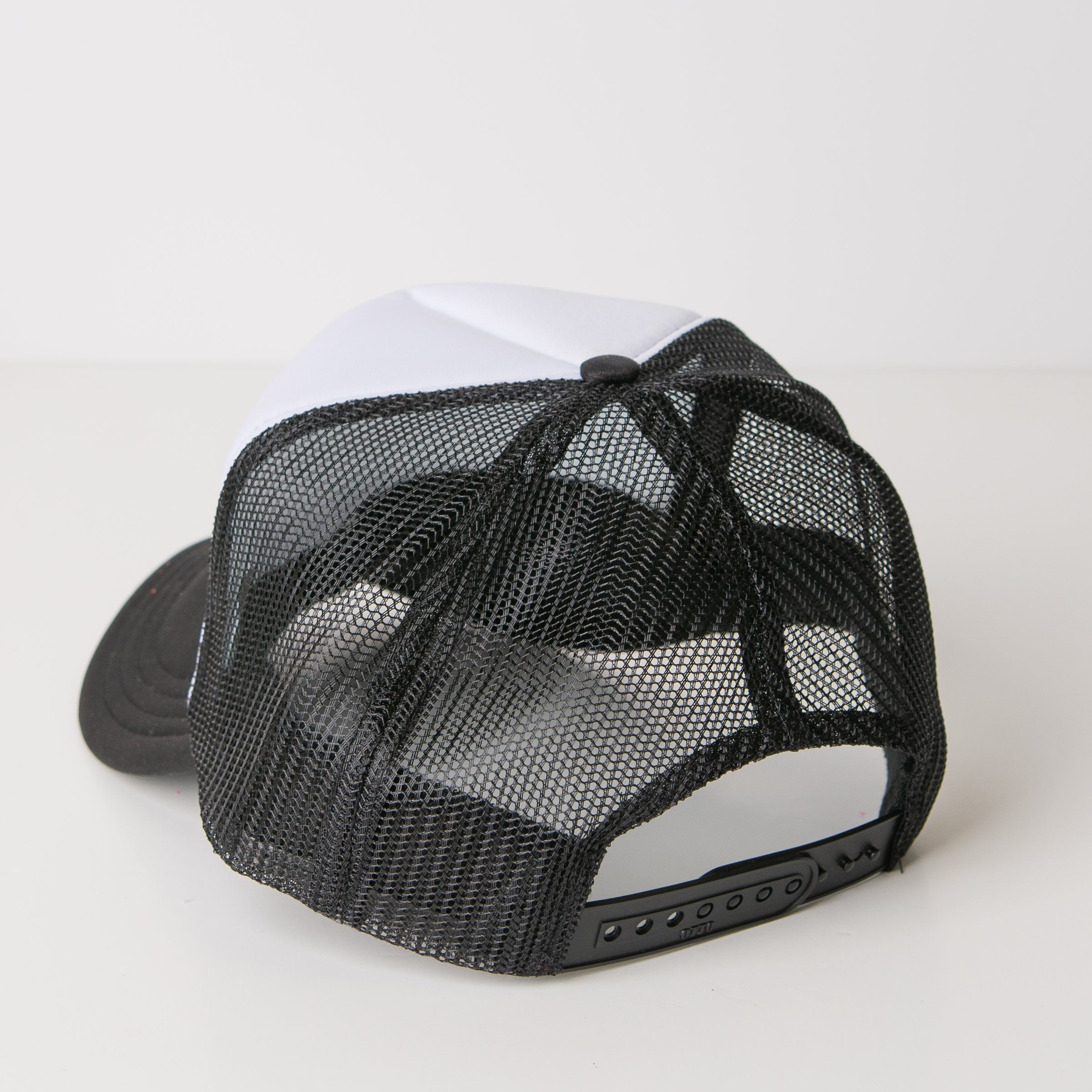 EMB1915B_F-YFTH White Black