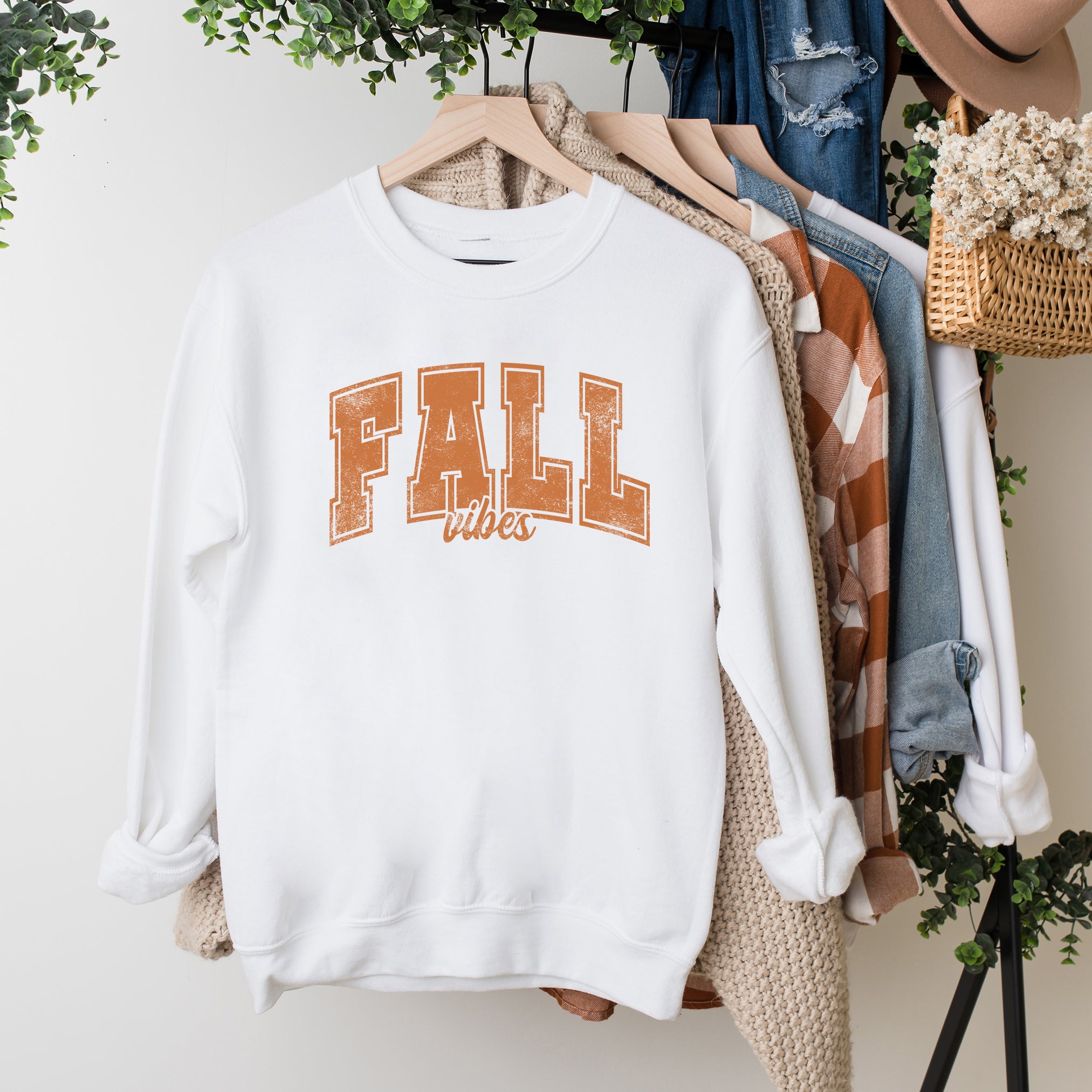 Fall Vibes Varsity | Sweatshirt