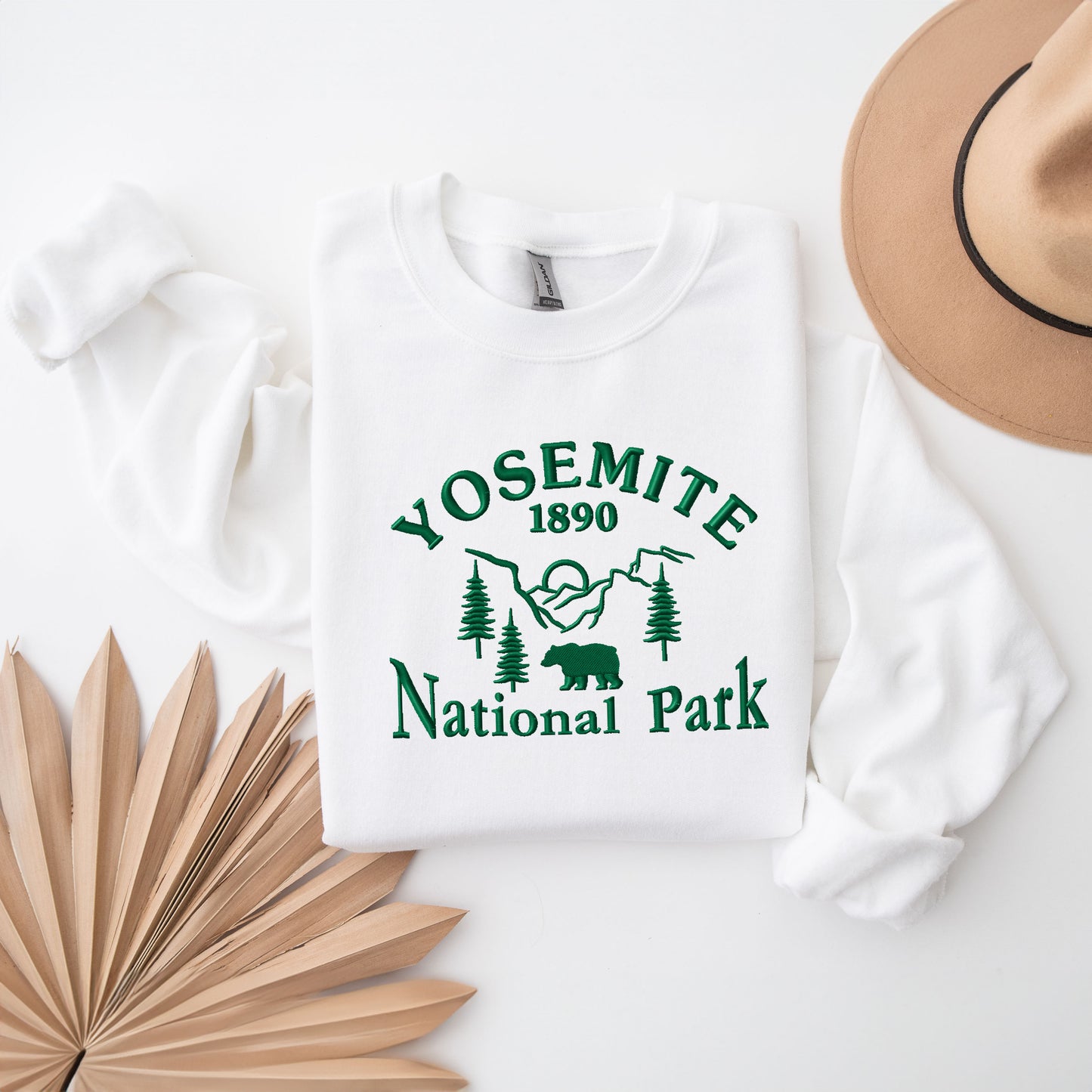 Embroidered Yosemite National Park | Sweatshirt