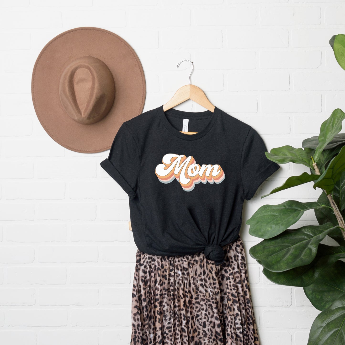 Mom Retro | Short Sleeve Graphic Tee