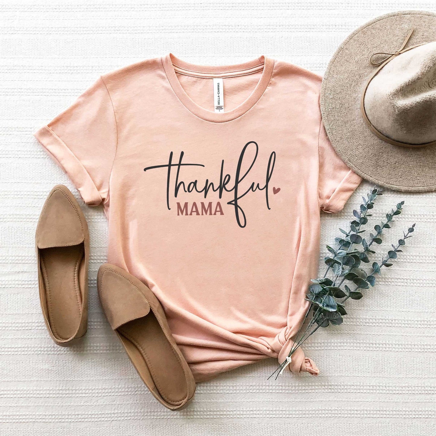 Thankful Mama Heart | Short Sleeve Graphic Tee