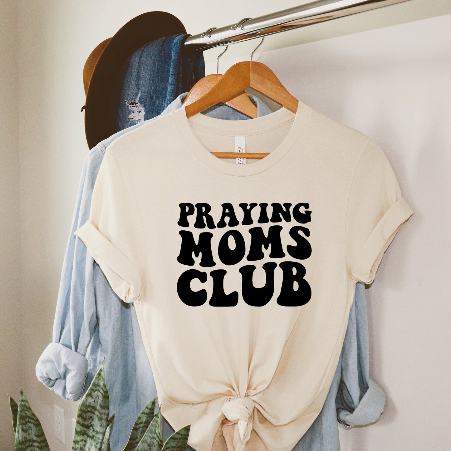 Praying Moms Club | Short Sleeve Graphic Tee