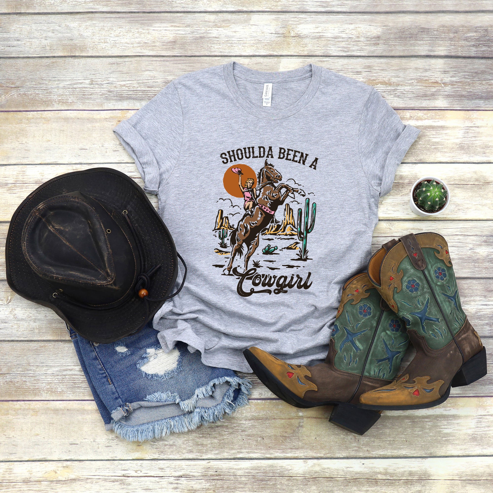 Shoulda Been A Cowgirl | Short Sleeve Graphic Tee