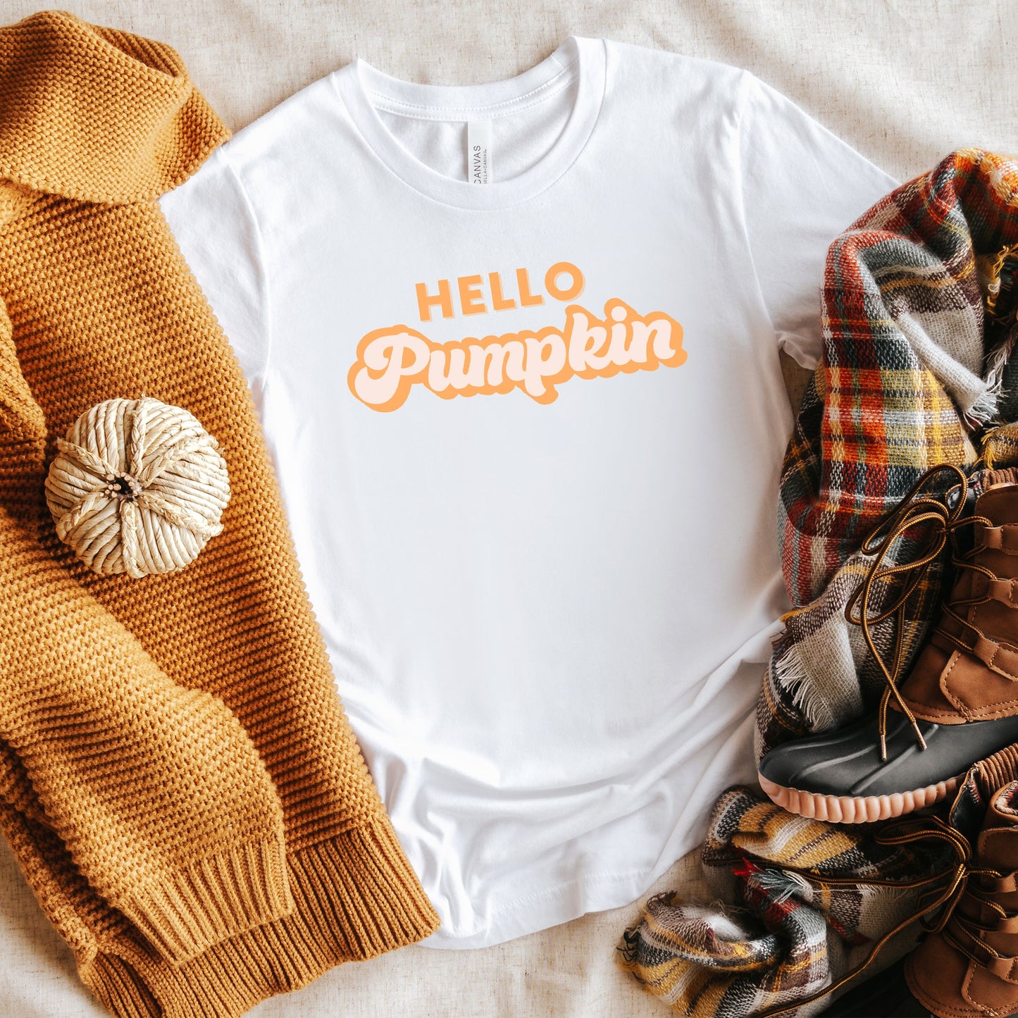 Retro Hello Pumpkin | Short Sleeve Graphic Tee
