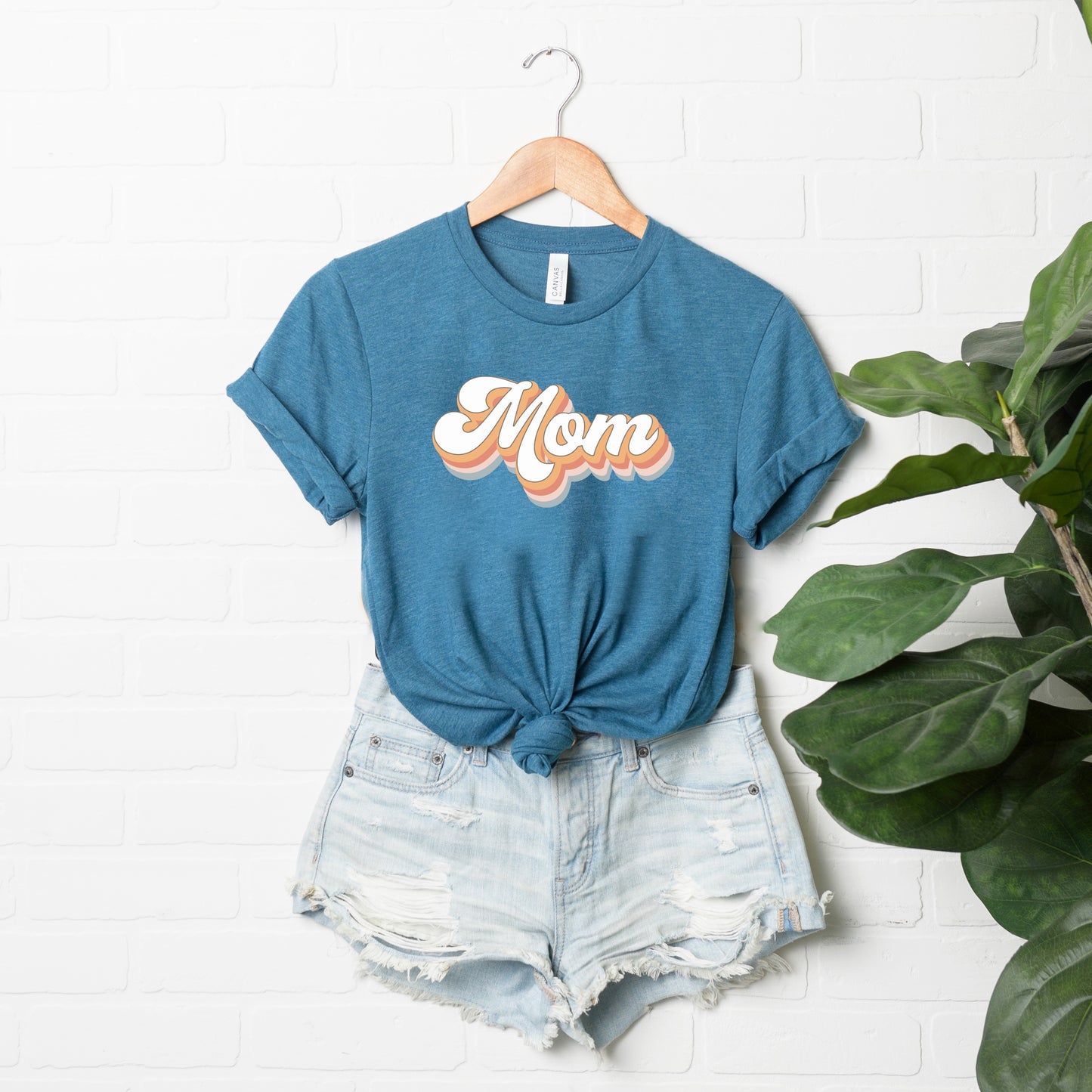Mom Retro | Short Sleeve Graphic Tee
