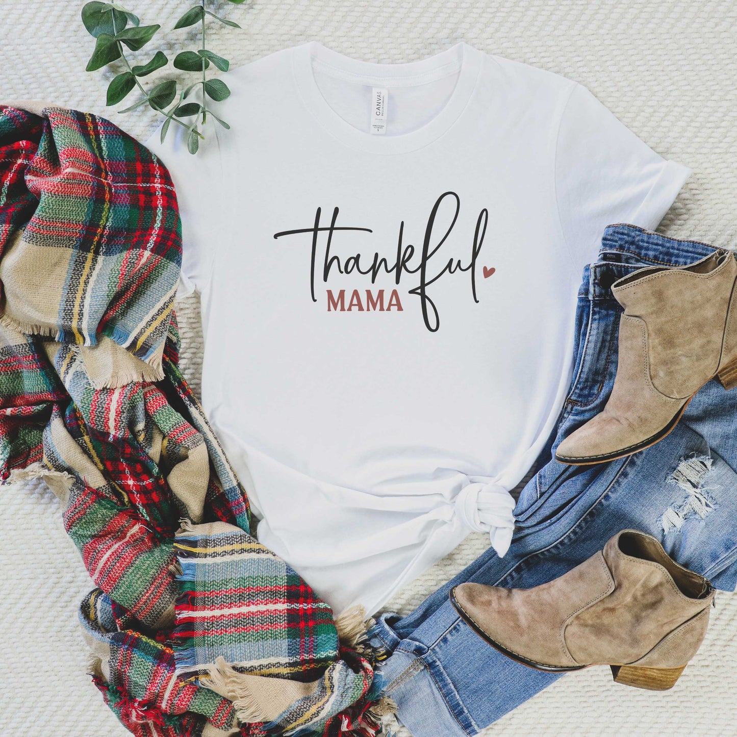 Thankful Mama Heart | Short Sleeve Graphic Tee