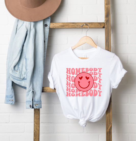 Homebody Stacked Smiley Face | Short Sleeve Graphic Tee
