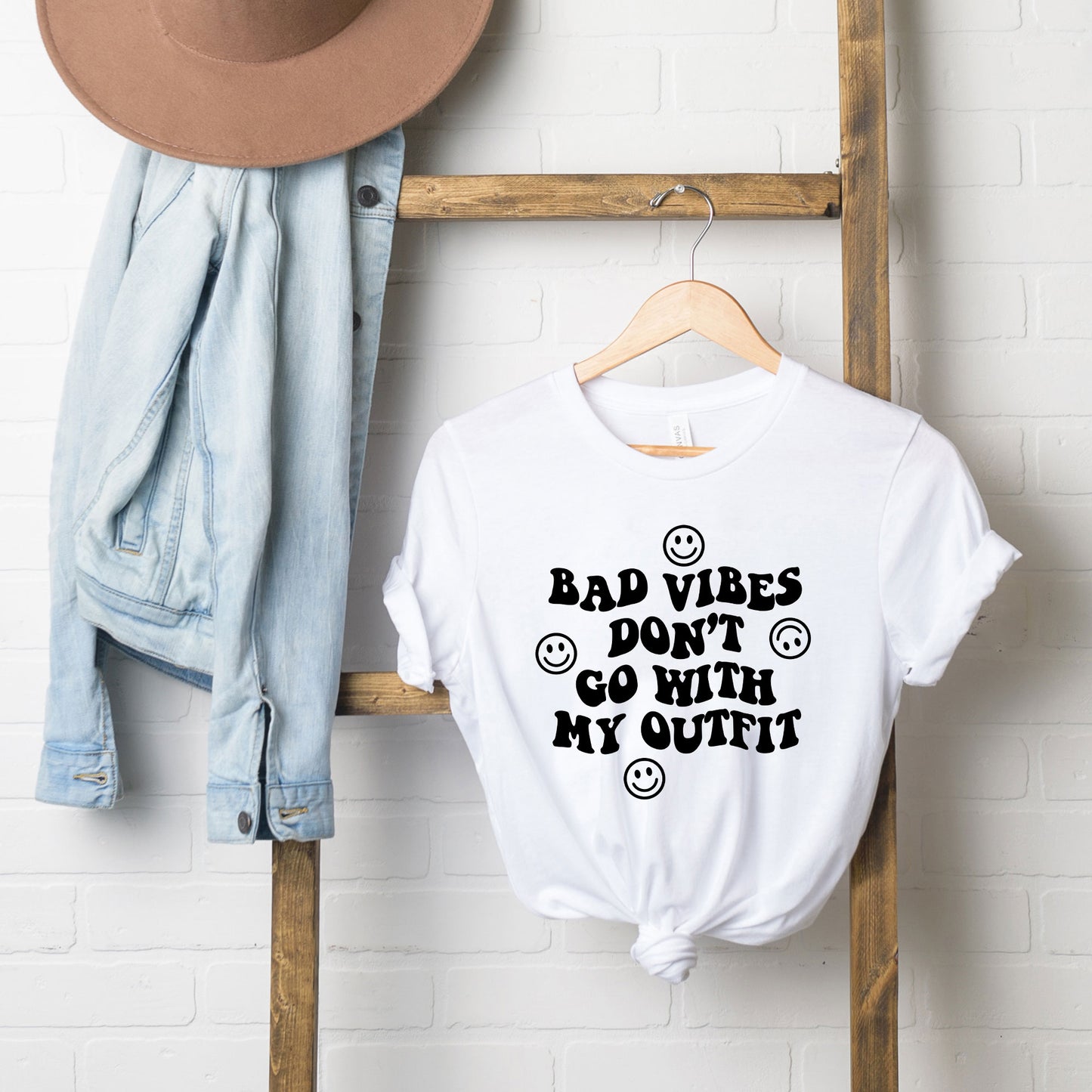 Don't Go With My Outfit Smiley Face | Short Sleeve Graphic Tee